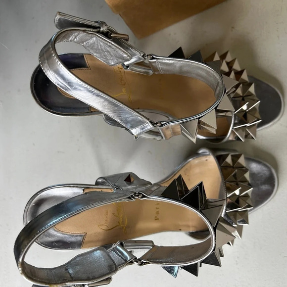 Christian Louboutin Specchio Miziggoo 120 Silver Spiked Pumps Size 38.5 w/Box - Picture 5 of 9
